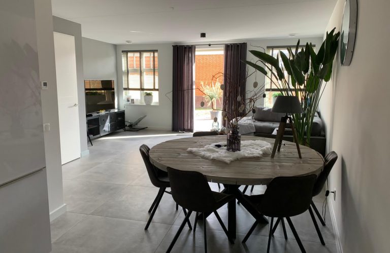 keramische vloertegels_cerados Betonlook tegel grijs Padua in woonkamer