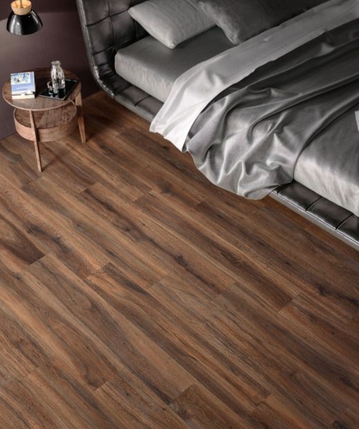 sant-agostino-barkwood-cherry-tegels-slaapkamer-1.jpg keramische tegels slaapkamer_cerados